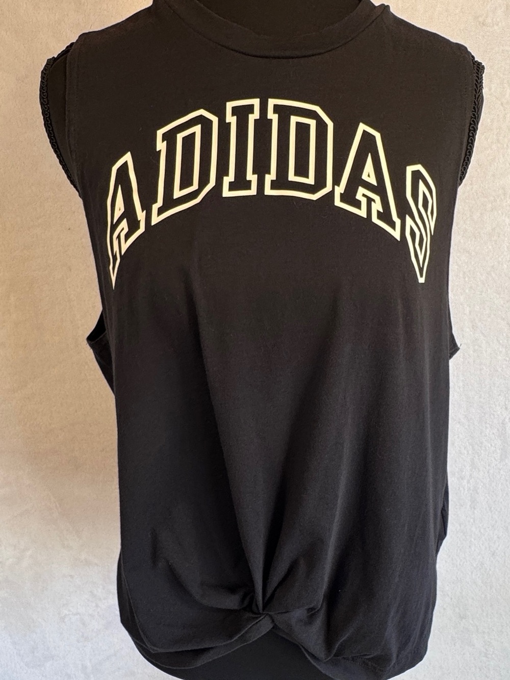 adidas Women’s XL Black Sleeveless Tank Top Athletic Workout Shirt/w Adidas Logo